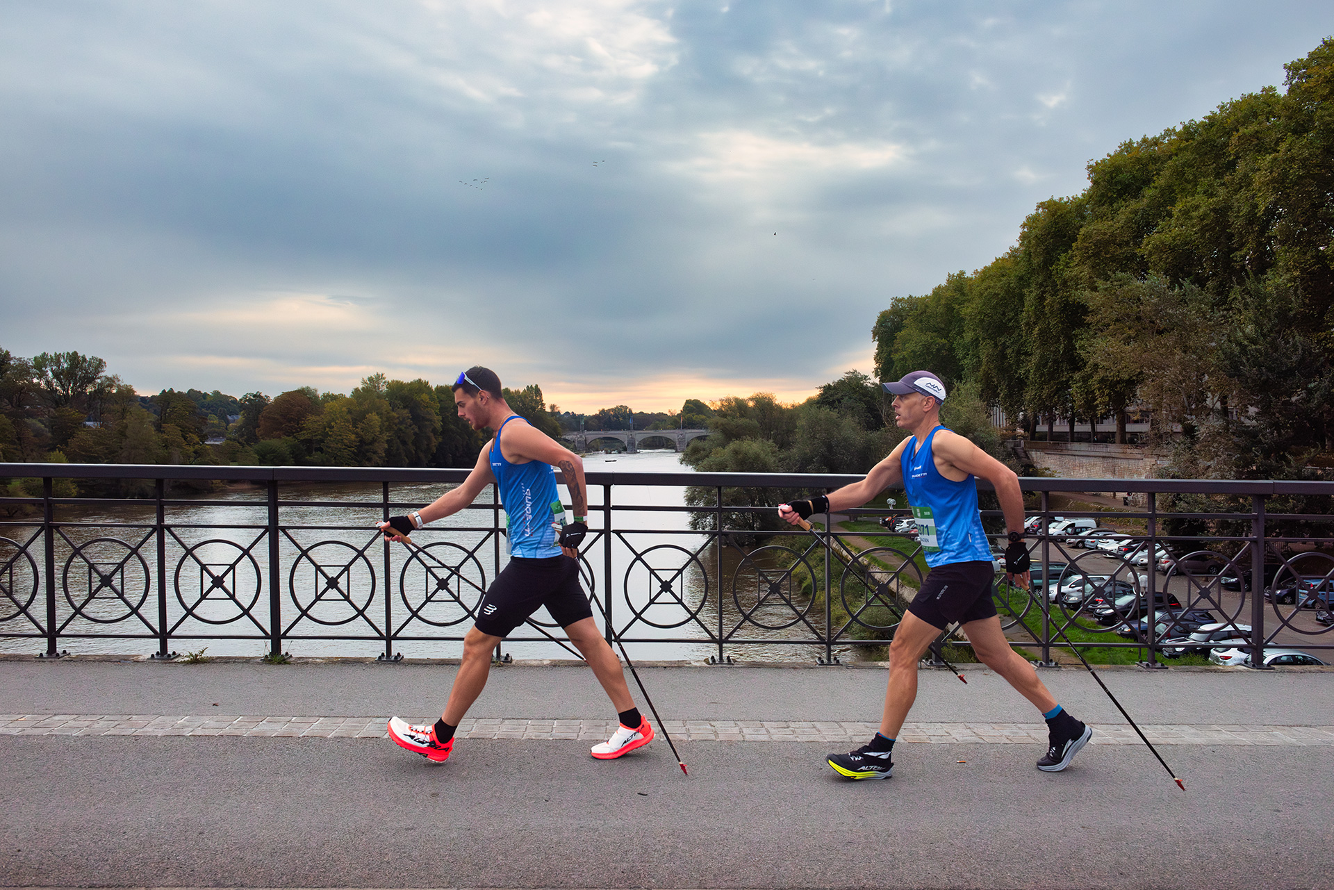 Marheurs Nordique sur le pont Napoléon